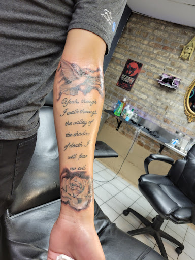 Tattoo Shop «Meridian Line Tattoo Studio», reviews and photos, 6906 Roosevelt Rd # B, Oak Park, IL 60304, USA