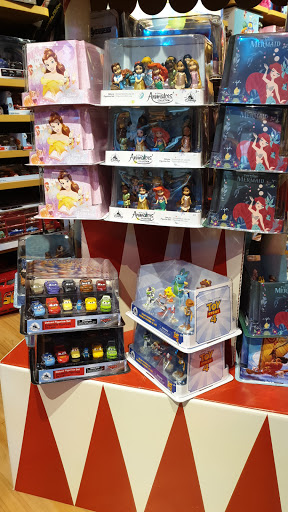 Toy Store «Disney Store», reviews and photos, 12401 Wayzata Blvd, Minnetonka, MN 55305, USA