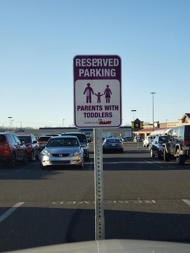 Grocery Store «Giant Food Stores», reviews and photos, 1465 W Broad St, Quakertown, PA 18951, USA