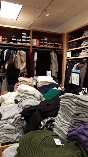 Clothing Store «J.Crew Factory», reviews and photos, 241 Fort Evans Rd NE #473, Leesburg, VA 20176, USA