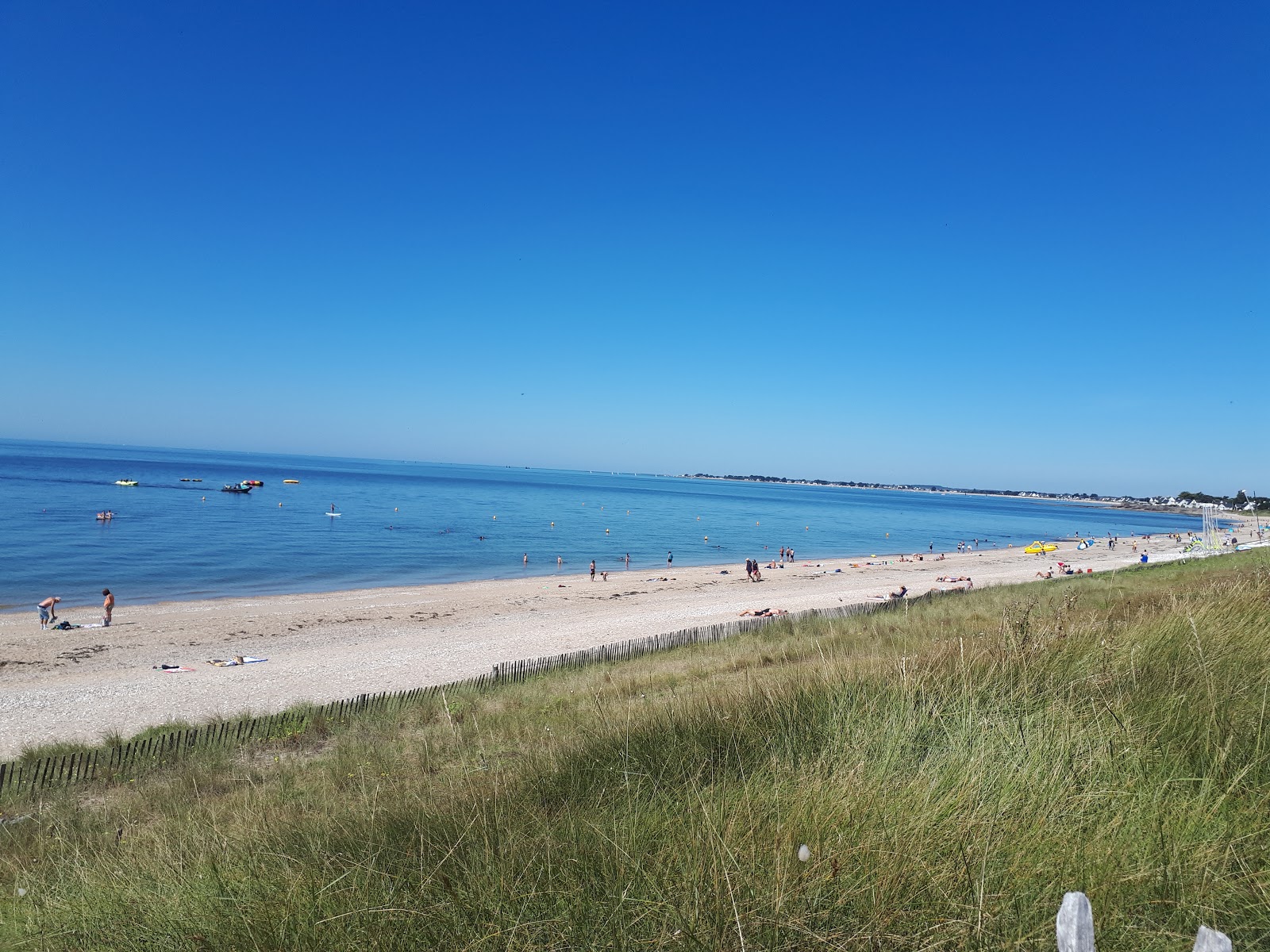 Foto von Plage de Kervoyal mit sehr sauber Sauberkeitsgrad