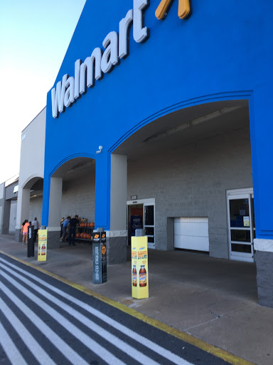 Walmart, 2030 Fruitville Pike, Lancaster, PA 17601, USA, 