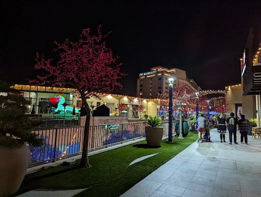 Shopping Mall «Anaheim GardenWalk», reviews and photos, 400 West Disney Way, Anaheim, CA 92802, USA