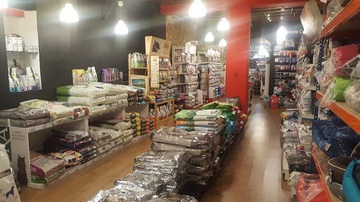 Tiendas de Peces: TerranovaCNC 45 - Tienda de artículos para mascotas, peluquero de mascotas.