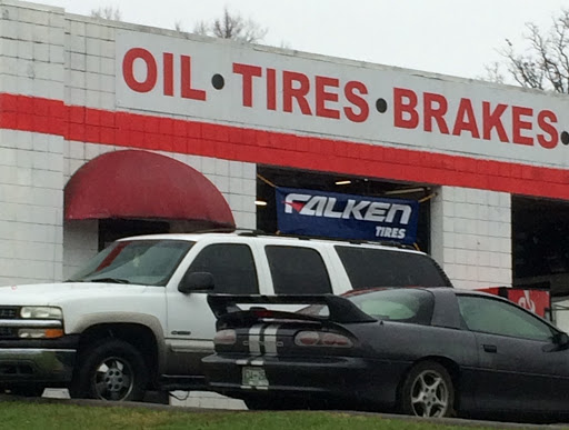 Newport pitstop lube and tire in Newport, Tennessee