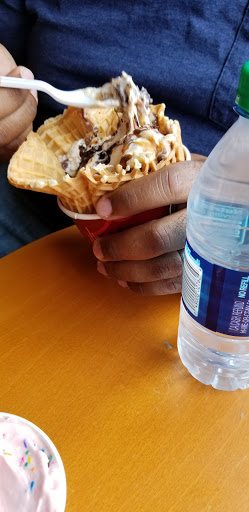 Ice Cream Shop «Cold Stone Creamery», reviews and photos, 2530 Aramingo Ave, Philadelphia, PA 19125, USA