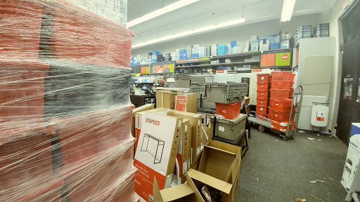 Office Supply Store «Staples», reviews and photos, 2950 Belcrest Center Dr, Hyattsville, MD 20782, USA