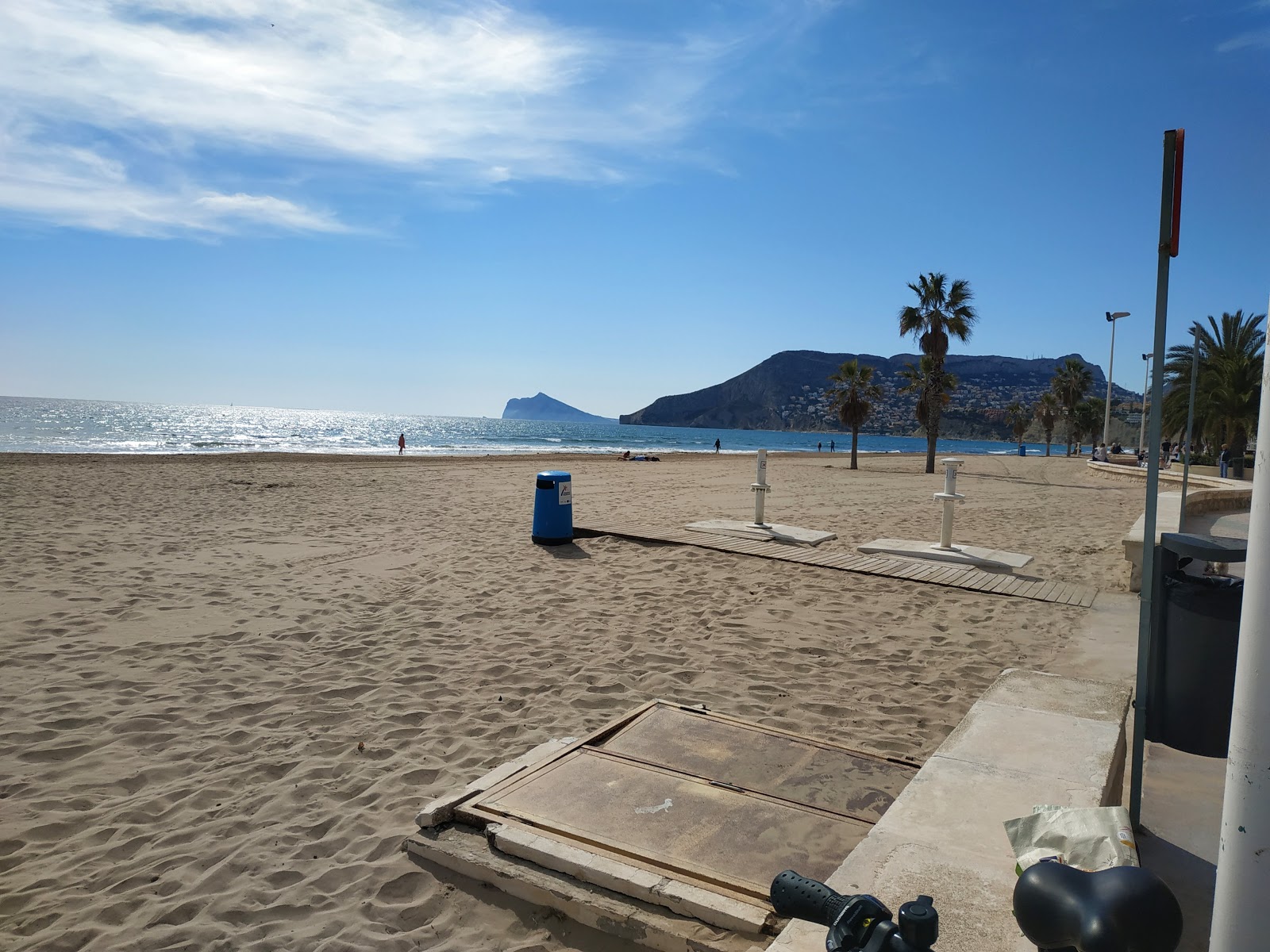 Photo de Playa del Arenal-Bol avec baie spacieuse