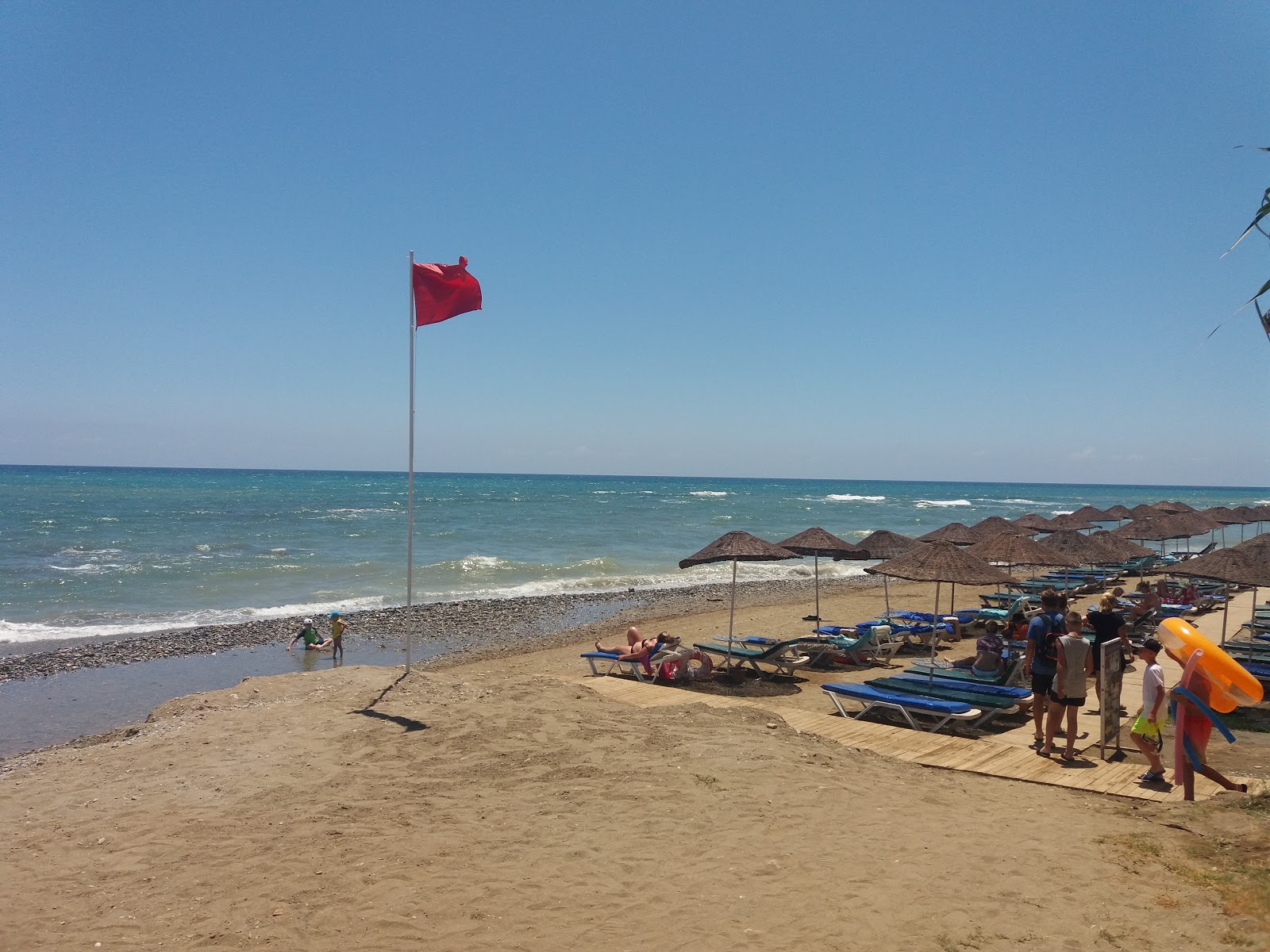 Foto von Turkler beach III mit schwarzer sand & kiesel Oberfläche