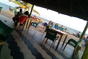 allan beach resort image