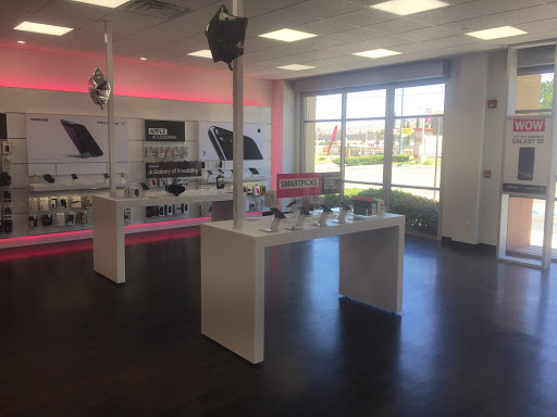 Cell Phone Store «T-Mobile», reviews and photos, 1540 Hamner Ave STE 101, Norco, CA 92860, USA