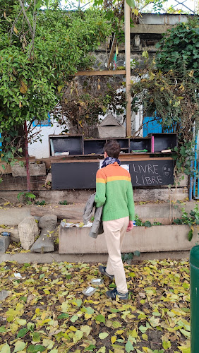 Boîte à livres des Voûtes - Livre Libre à Paris