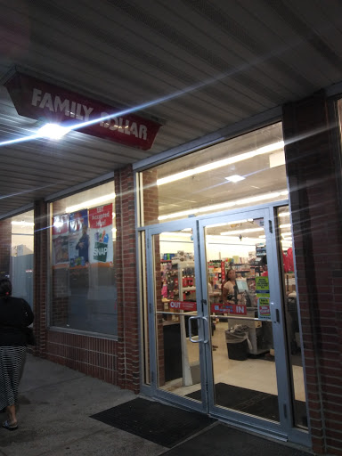 FAMILY DOLLAR, 512 Windsor Ave, Windsor, CT 06095, USA, 