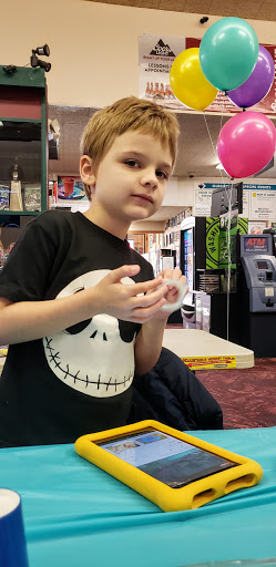 Restaurant «Glacier Lanes Restaurant & Lounge», reviews and photos, 9630 Evergreen Way, Everett, WA 98204, USA