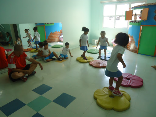Logo da empresa - Village Instituto de Educação Infantil