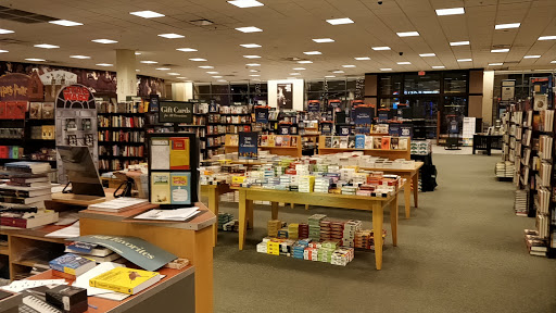 Book Store «Barnes & Noble», reviews and photos, 2000 E Rio Salado Pkwy #1032, Tempe, AZ 85281, USA