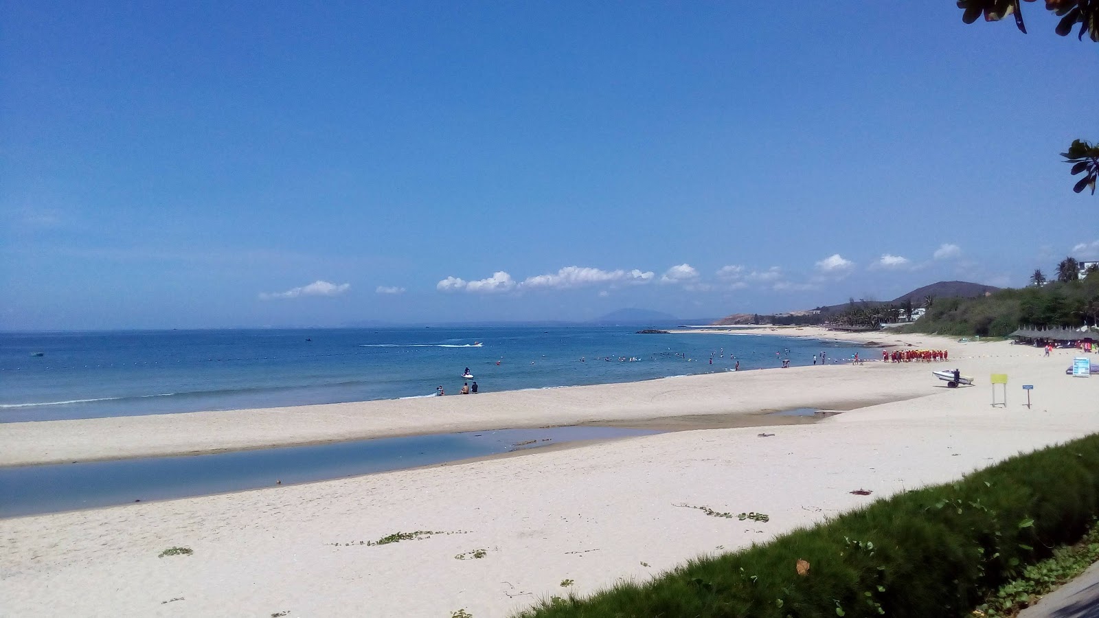 Foto de Phan Thiet Beach con arena beige superficie