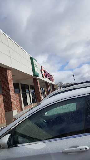 Grocery Store «Foodland», reviews and photos, 18880 W 8 Mile Rd, Southfield, MI 48075, USA