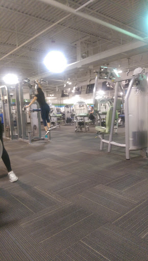 Gym «Zip Fitness Waukegan-Gurnee», reviews and photos, 730 N Green Bay Rd, Waukegan, IL 60085, USA