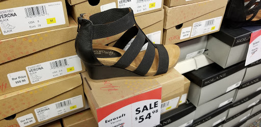 Shoe Store «Shoe Carnival», reviews and photos, 1720 Old Fort Pkwy, Murfreesboro, TN 37129, USA