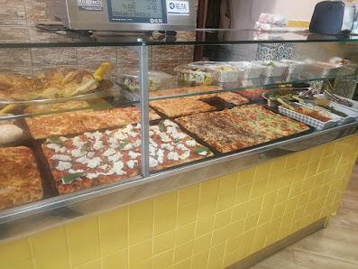 Pizzampo` Pizzeria Fondi Marco Piazza Catone Porzio, 12, 00078 Monte Porzio Catone RM, Italia