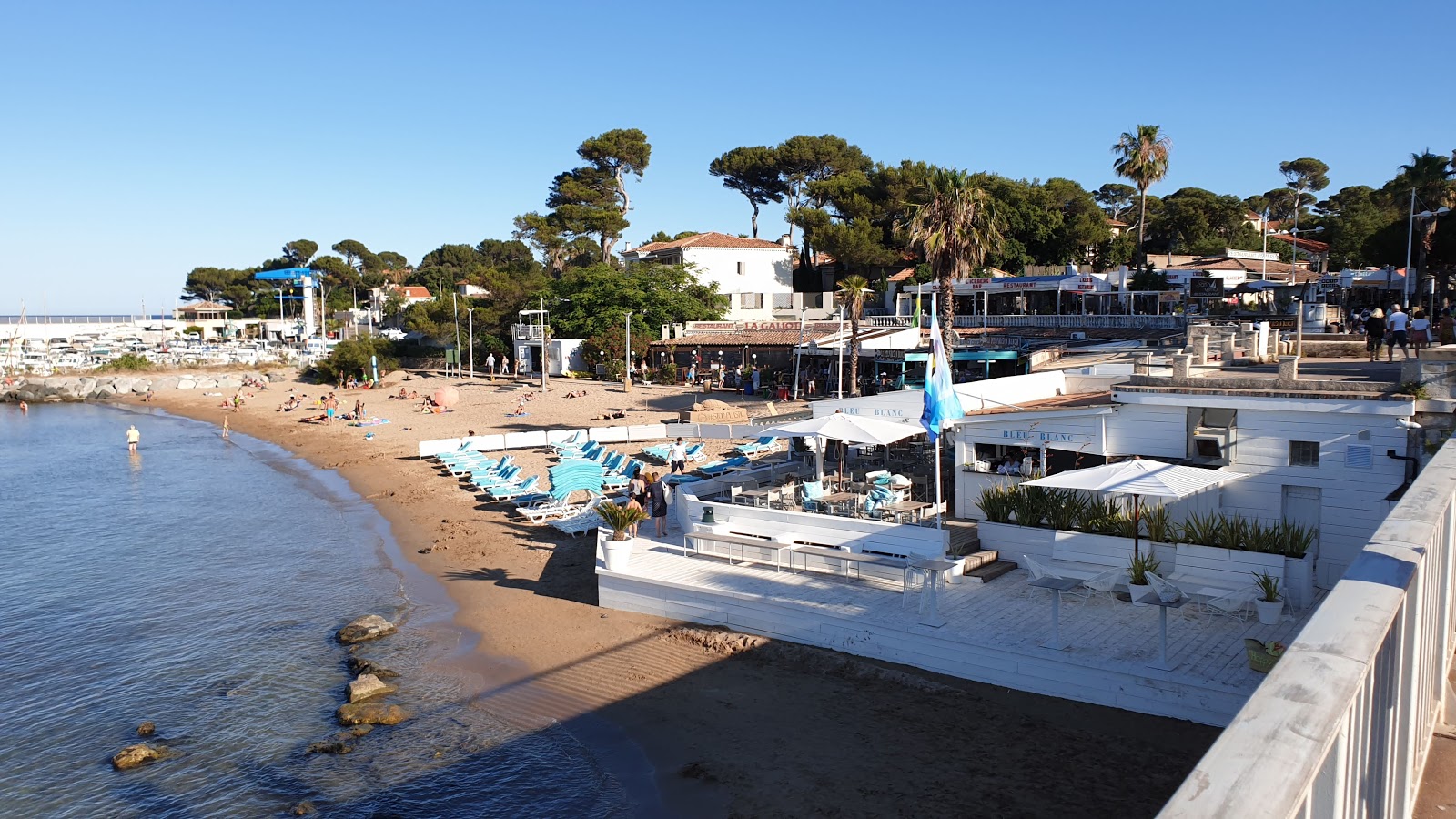 Foto de Plage de la Galiote con brillante arena fina superficie