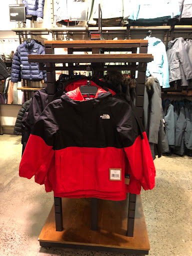 Clothing Store «The North Face Outlet», reviews and photos, 366 Nut Tree Rd, Vacaville, CA 95687, USA