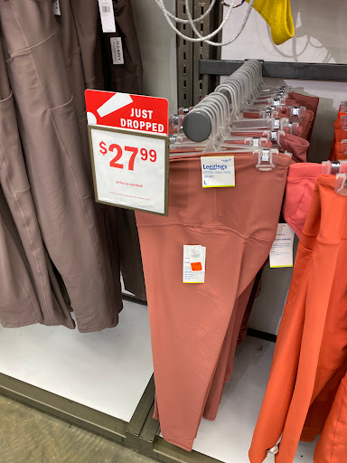 Clothing Store «Old Navy», reviews and photos, 634 Spectrum Center Dr, Irvine, CA 92618, USA