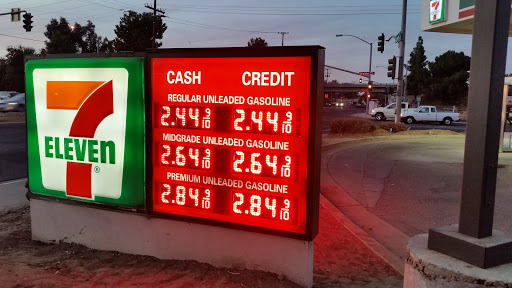 Convenience Store «7-Eleven», reviews and photos, 518 S Lovers Ln, Visalia, CA 93292, USA