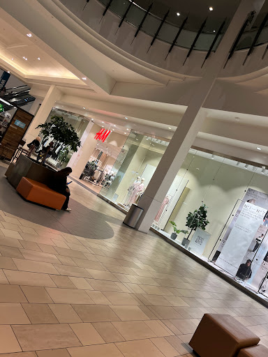 Clothing Store «H&M», reviews and photos, 5007 N Montclair Plaza Ln, Montclair, CA 91763, USA