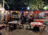 Atmosphère du Restaurant Le Resto du Village à Vallon-Pont-d'Arc - n°3