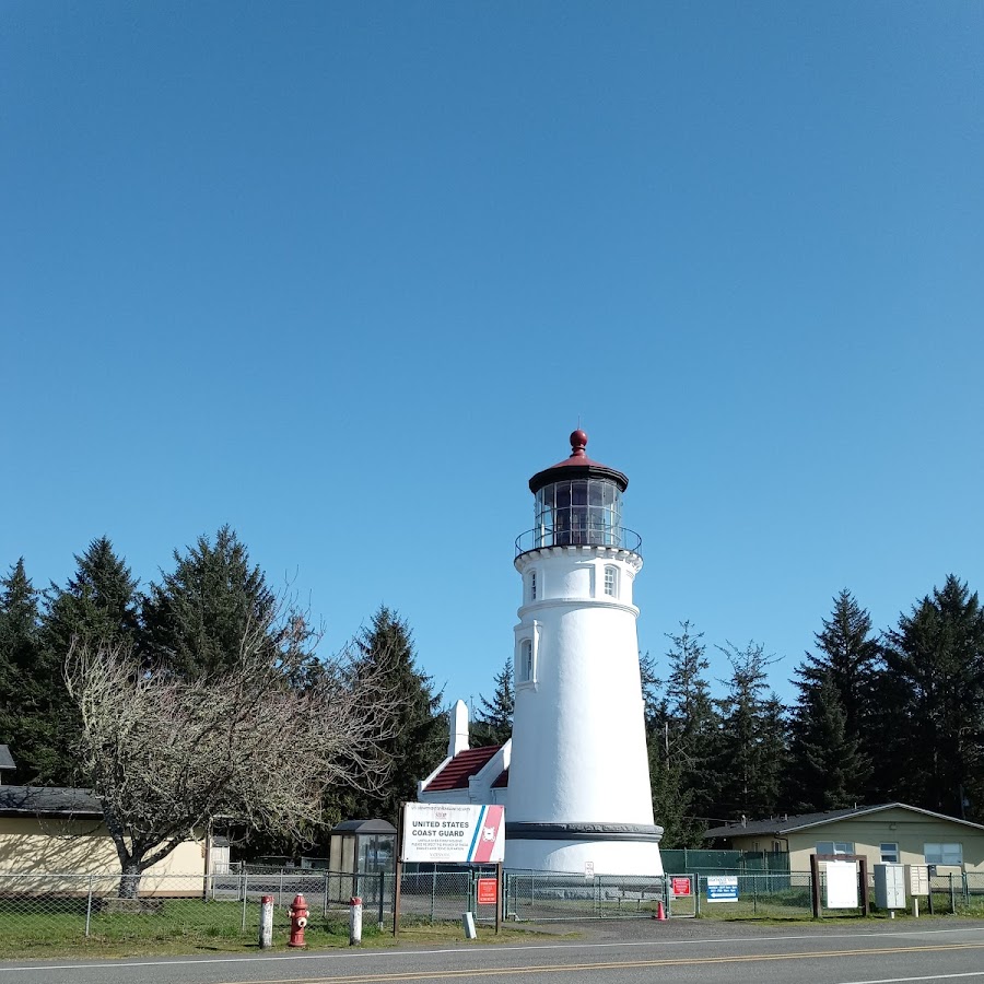 Umpqua River Lighthouse Museum Giftshop and Coastal Visitors Center