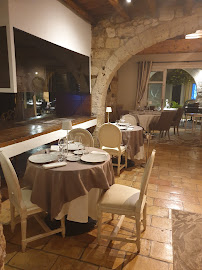 Atmosphère du Restaurant Les Arches à Aigues-Mortes - n°12