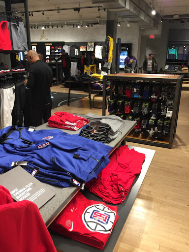 Clothing Store «Nike The Grove», reviews and photos, 189 The Grove Dr, Los Angeles, CA 90036, USA