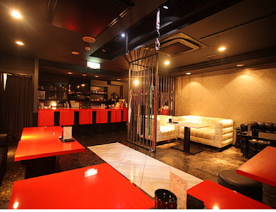 Queens Bar Rey ｸｨｰﾝｽﾞﾊﾞｰﾚｲ