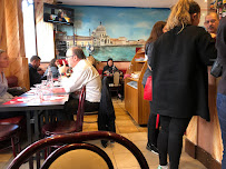 Atmosphère du Pizzeria Gusto à Levallois-Perret - n°3
