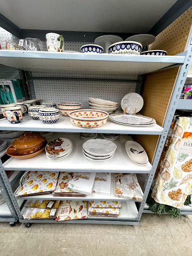 Home Goods Store «Tuesday Morning», reviews and photos, 1615 Sun City Center Plaza, Sun City Center, FL 33573, USA