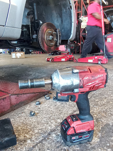 Tire Shop «Discount Tire Store - Tomball, TX», reviews and photos, 14239 Farm to Market 2920, Tomball, TX 77377, USA