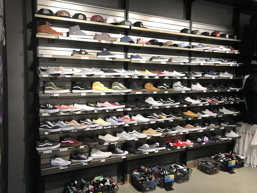 Clothing Store «Zumiez», reviews and photos, 5900 Sugarloaf Pkwy #509, Lawrenceville, GA 30043, USA