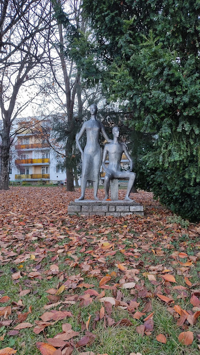 Ülő férfi, álló nő szobor