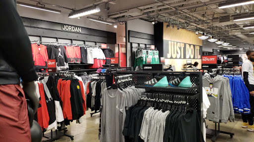 Sporting Goods Store «Nike Factory Store», reviews and photos, 1 Outlet Blvd #600, Wrentham, MA 02093, USA