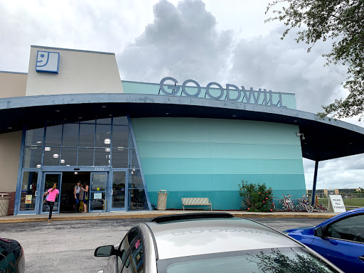 Thrift Store «Goodwill Ocala Superstore Adjacent to Paddock Mall», reviews and photos, 2830 SW 27th Ave, Ocala, FL 34471, USA