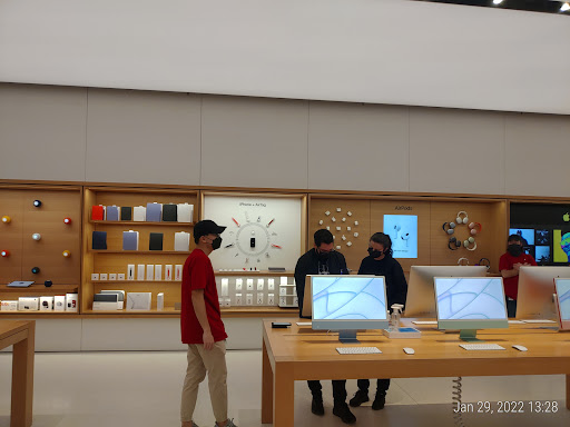 Apple Stoneridge Mall image
