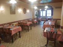 Atmosphère du Restaurant Le Grillon à Saint-Denis-lès-Bourg - n°9