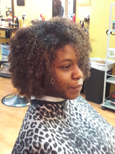 Beauty Salon «Sistaz Hair Salon», reviews and photos, 502 4th St, Lancaster, PA 17603, USA