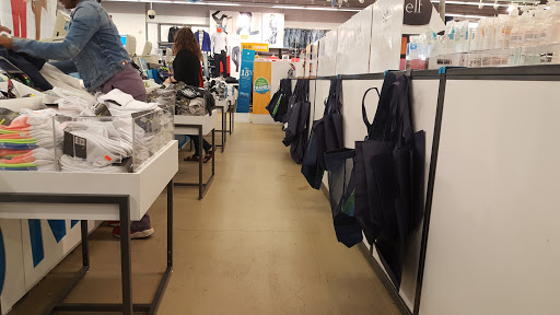 Clothing Store «Old Navy», reviews and photos, 60 Wynnewood Rd, Wynnewood, PA 19096, USA