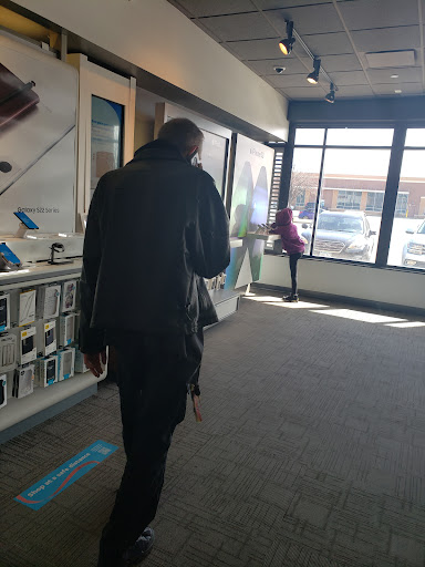 Cell Phone Store «AT&T», reviews and photos, 2724 Lincoln Dr, Roseville, MN 55113, USA