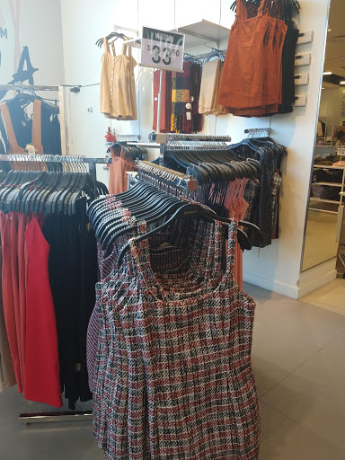 Stores to buy women's plaid pants Quito