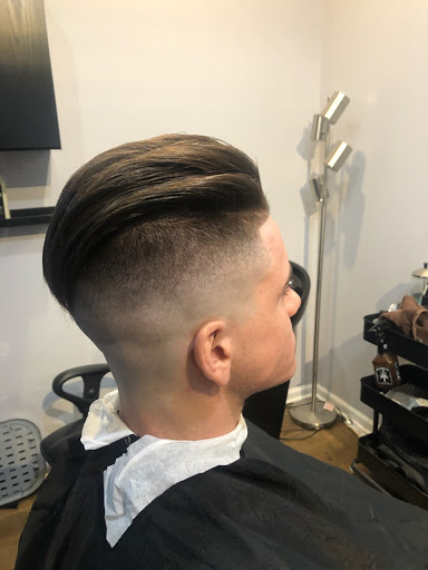 Barber Shop «Hinsdale Barber Shop», reviews and photos, 20 W Hinsdale Ave, Hinsdale, IL 60521, USA