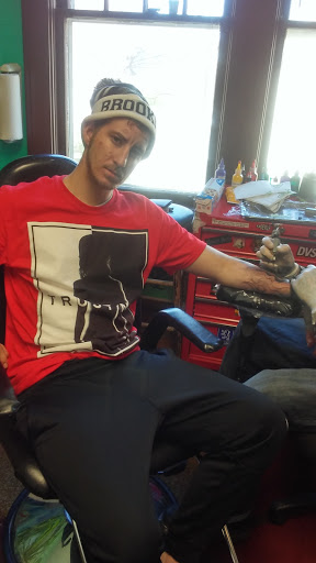 Tattoo Shop «Raining Ink», reviews and photos, 420 W 7th St, Columbia, TN 38401, USA